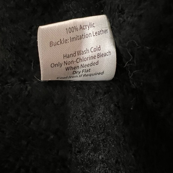 Plaid Fringed 2-Button Batwing Cape Poncho Cardigan. One Size. - Picture 10 of 11